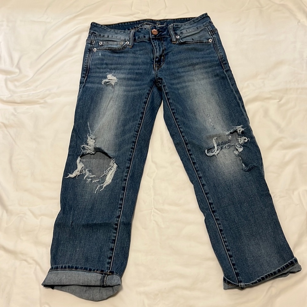 American Eagle boyfriend distressed capri Size 2